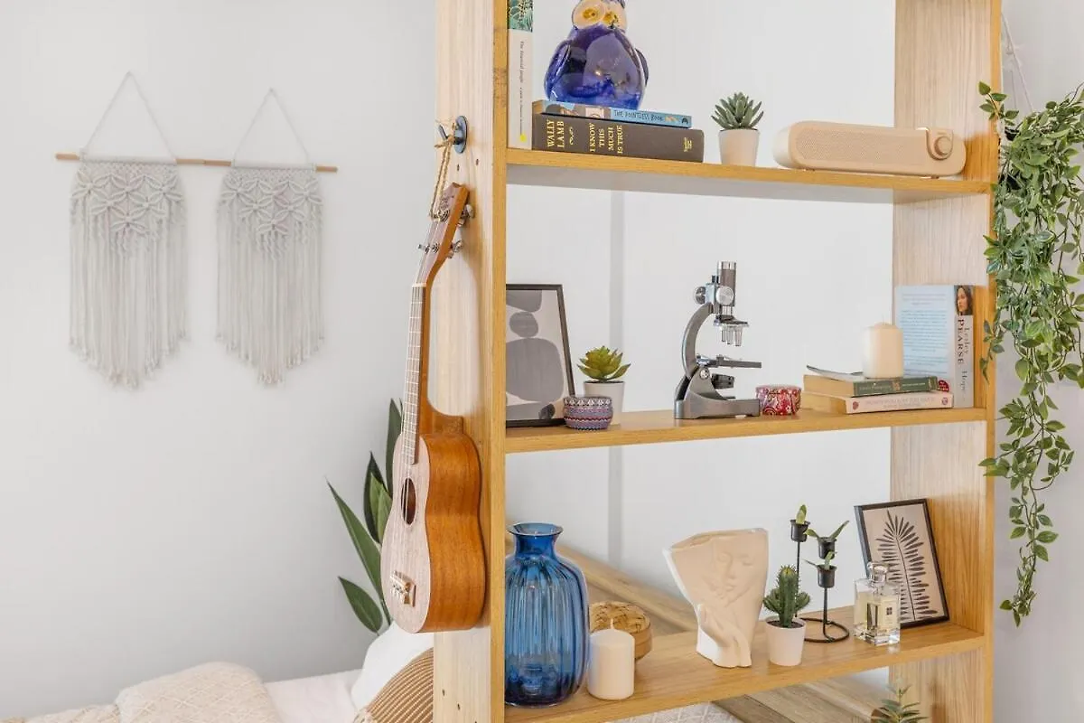 Boho Bloom Studio Apartment By Jk 샤르자 아랍에미리트